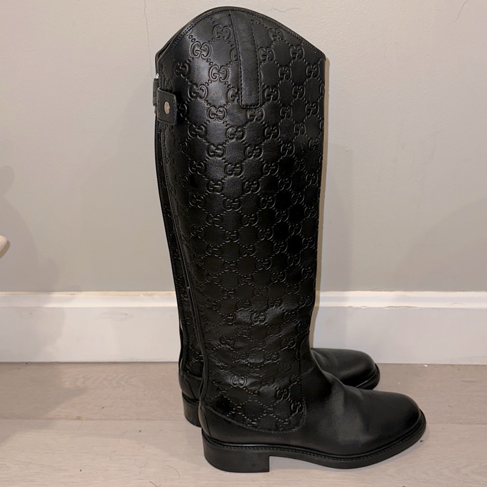 Women's authentic Gucci riding boots size 37